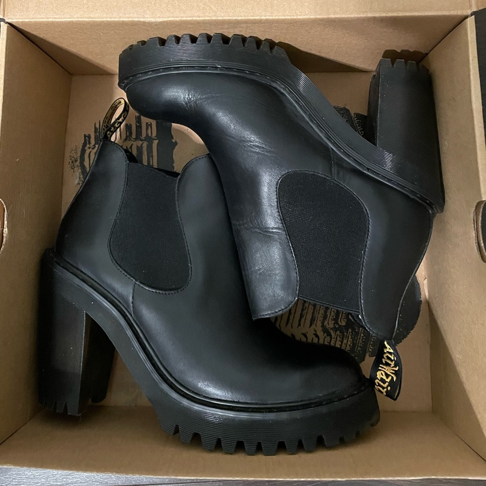 Dr. Martens US 7 Hurston Black